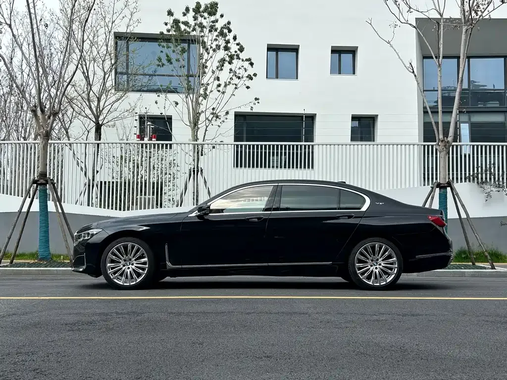 BMW 7 Series — фото 9