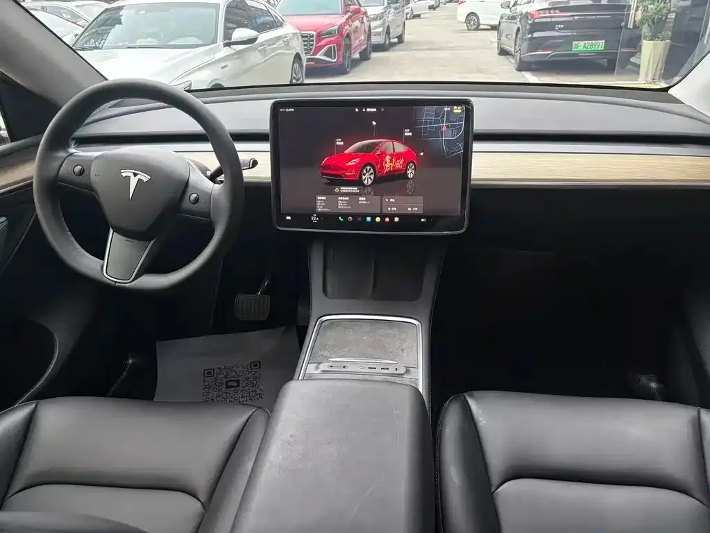 Tesla Model Y — фото 2