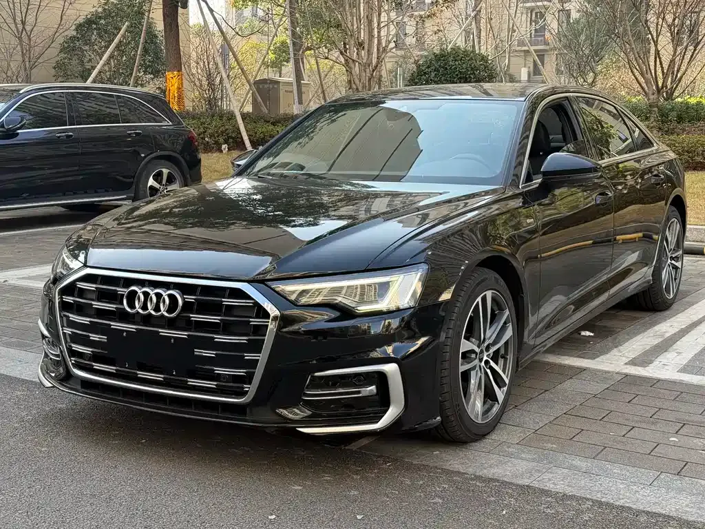 Audi A6L — фото 1