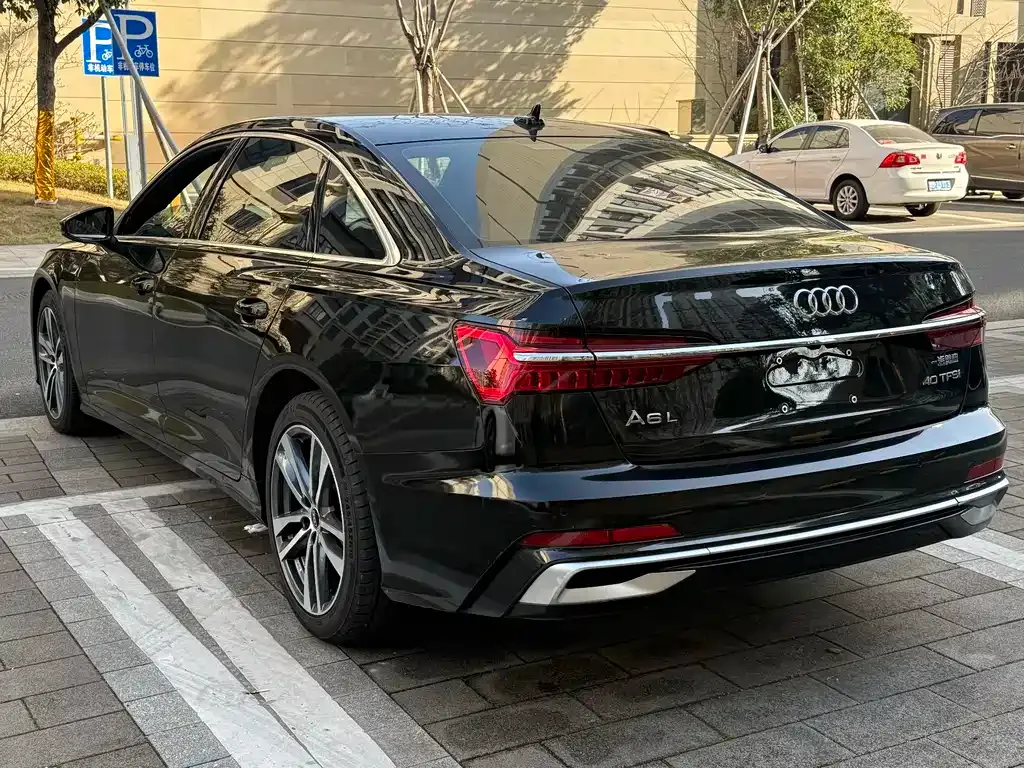 Audi A6L — фото 9