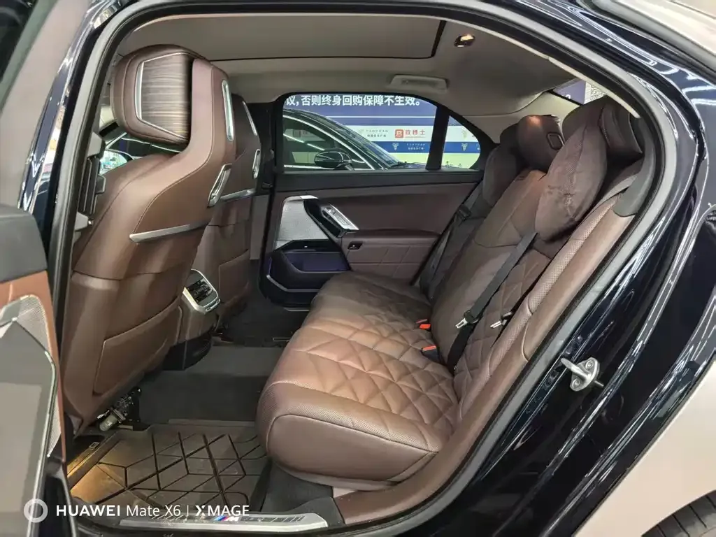 BMW 7 Series 2024 из CN, фото 3