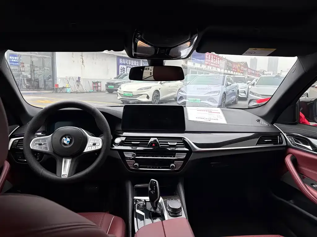 BMW 5 Series 2022 из CN, фото 2