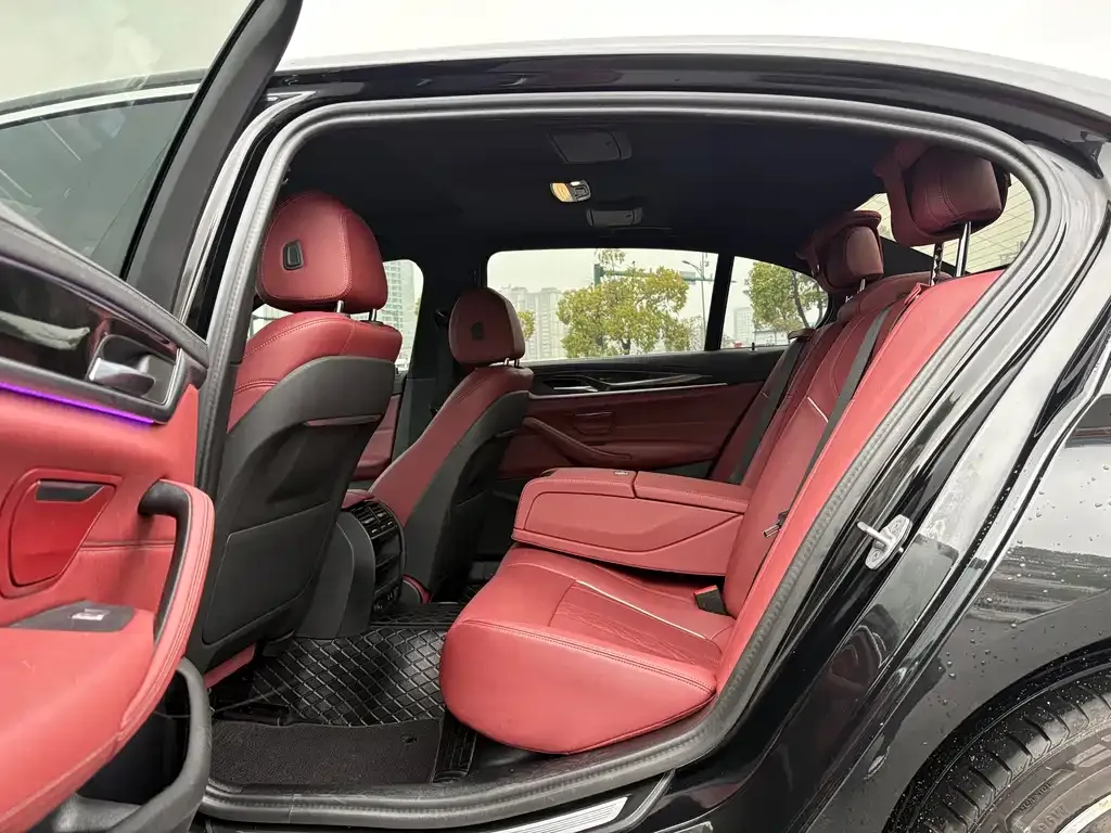 BMW 5 Series 2022 из CN, фото 9