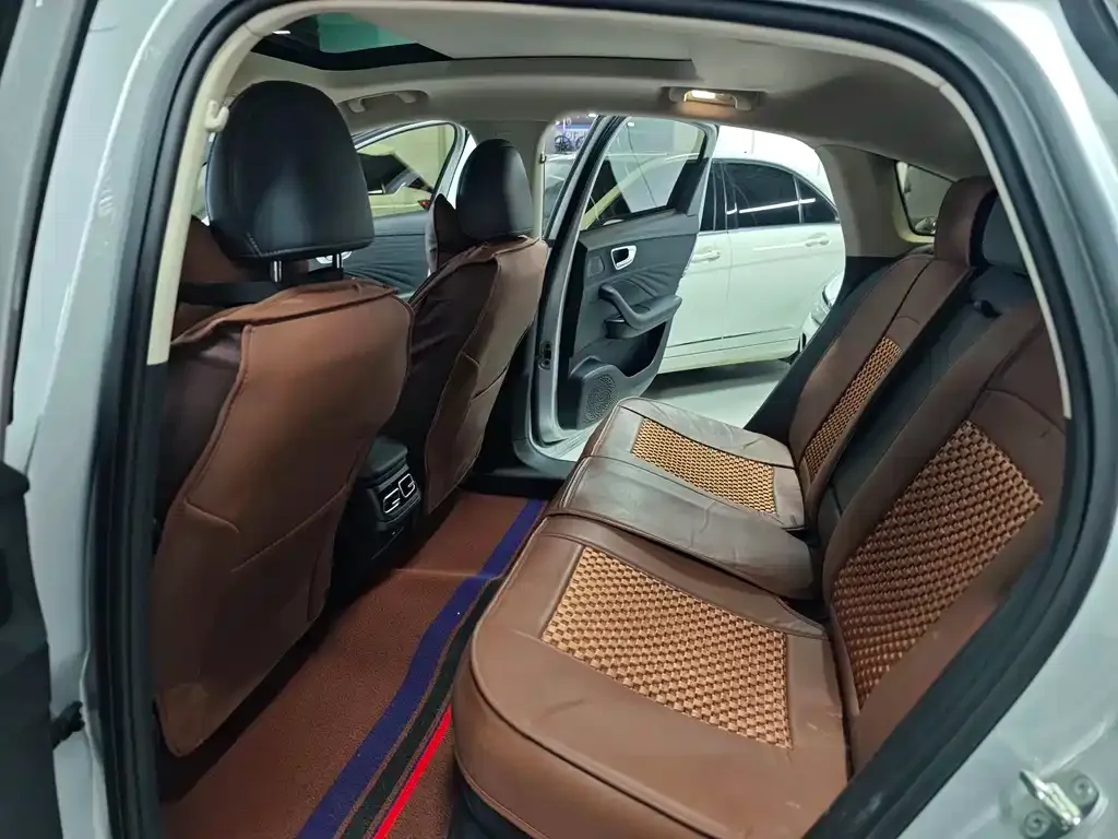 Roewe D7 2025 из CN, фото 8