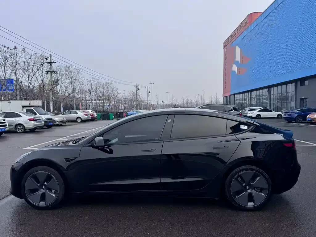 Tesla Model 3 — фото 4