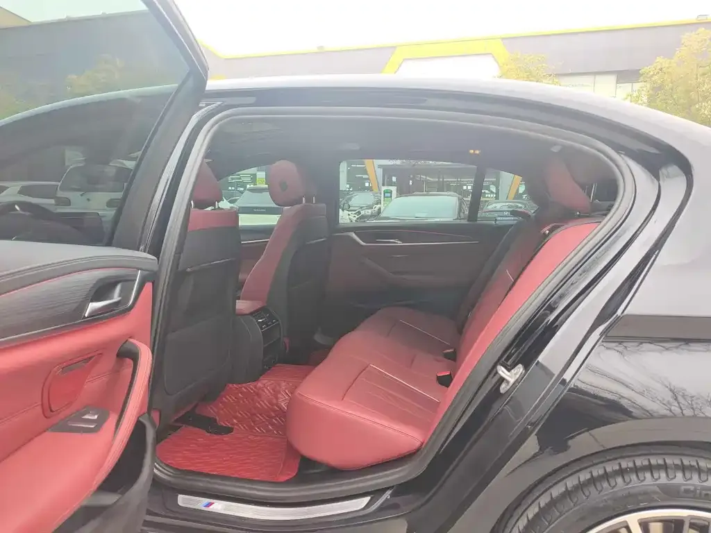 BMW 5 Series 2022 из CN, фото 3