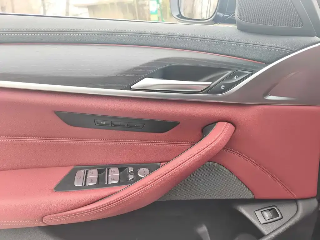BMW 5 Series 2022 из CN, фото 2