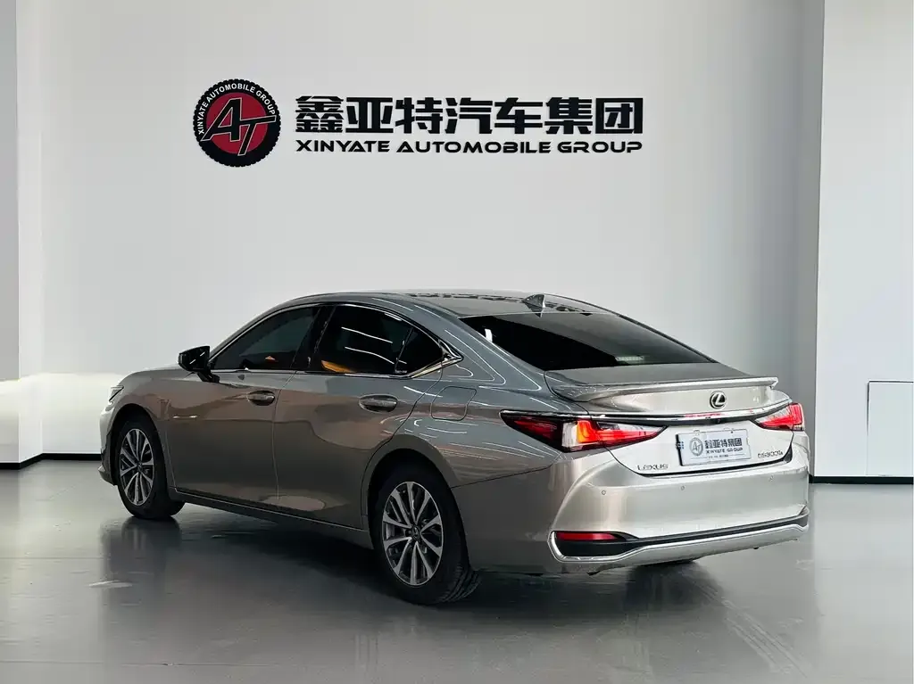 Lexus ES — фото 3
