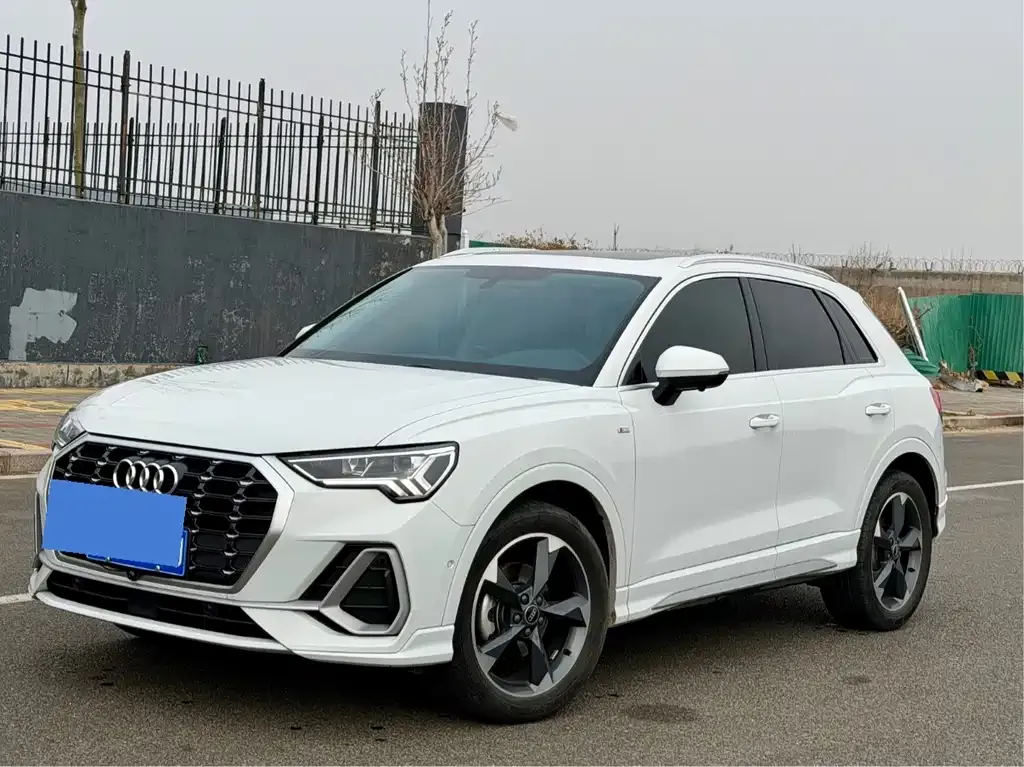 Audi Q3 — фото 1