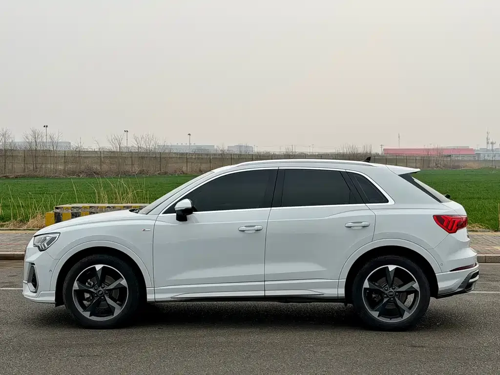 Audi Q3 — фото 10