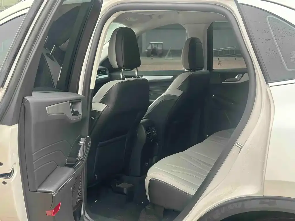 Ford Escape 2024 из CN, фото 2