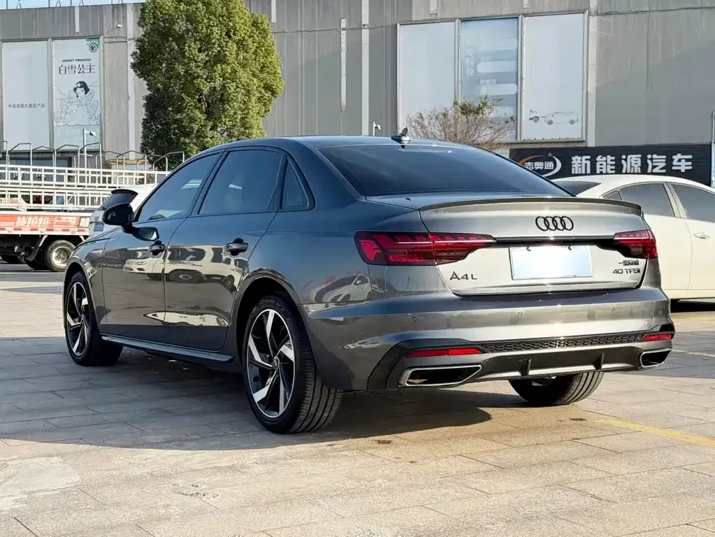 Audi A4L 2023 из CN, фото 3