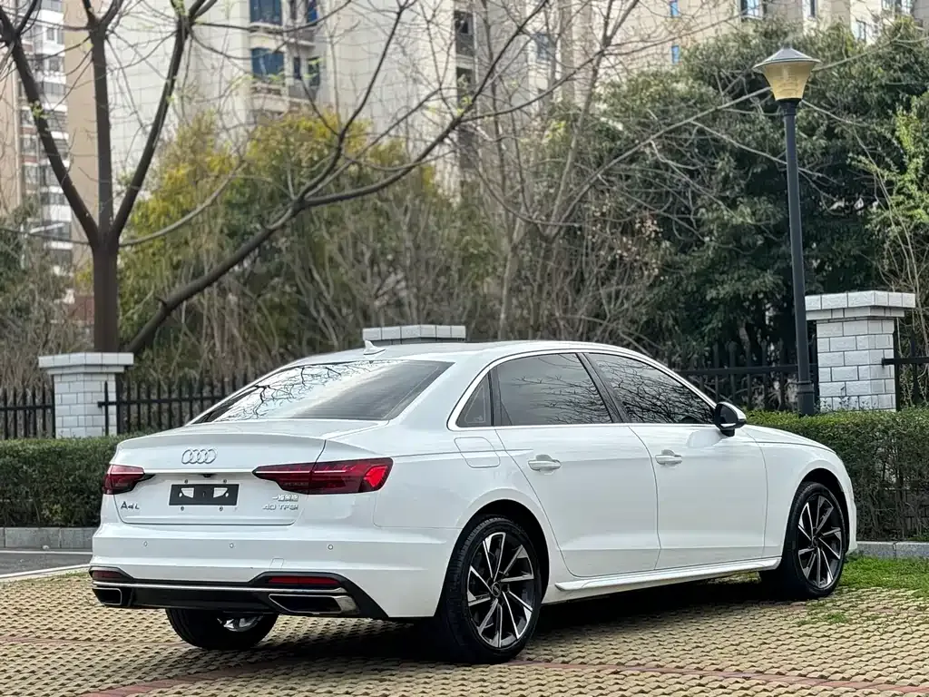 Audi A4L — фото 9