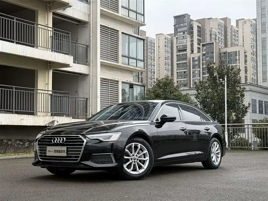 Audi A6L — фото 1
