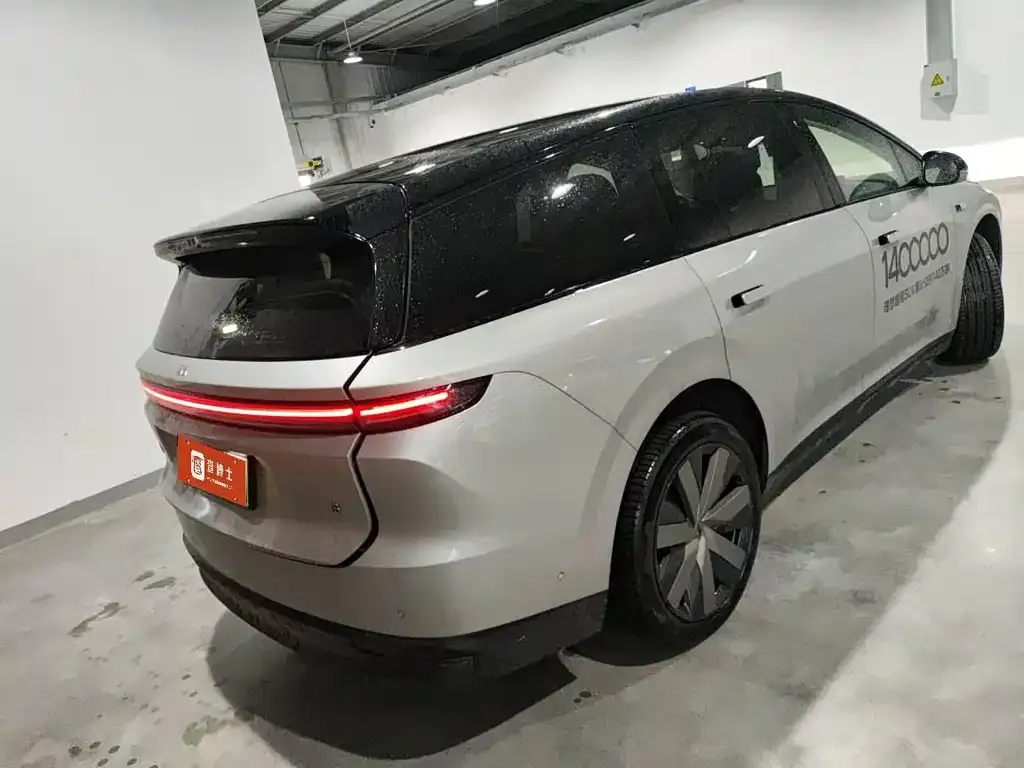 Li Auto i8 — фото 4