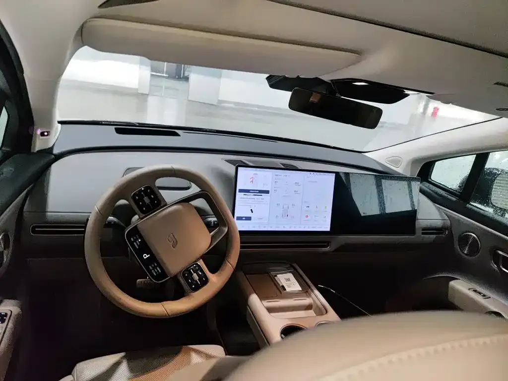Li Auto i8 — фото 5