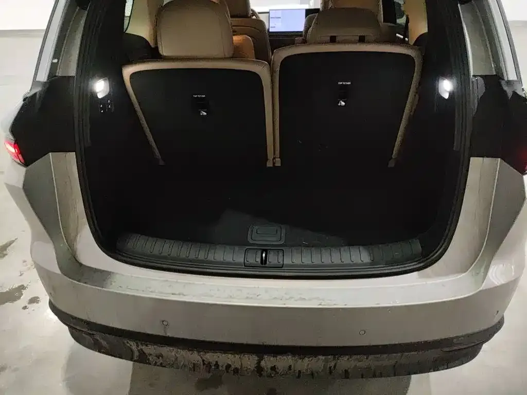 Li Auto i8 — фото 6