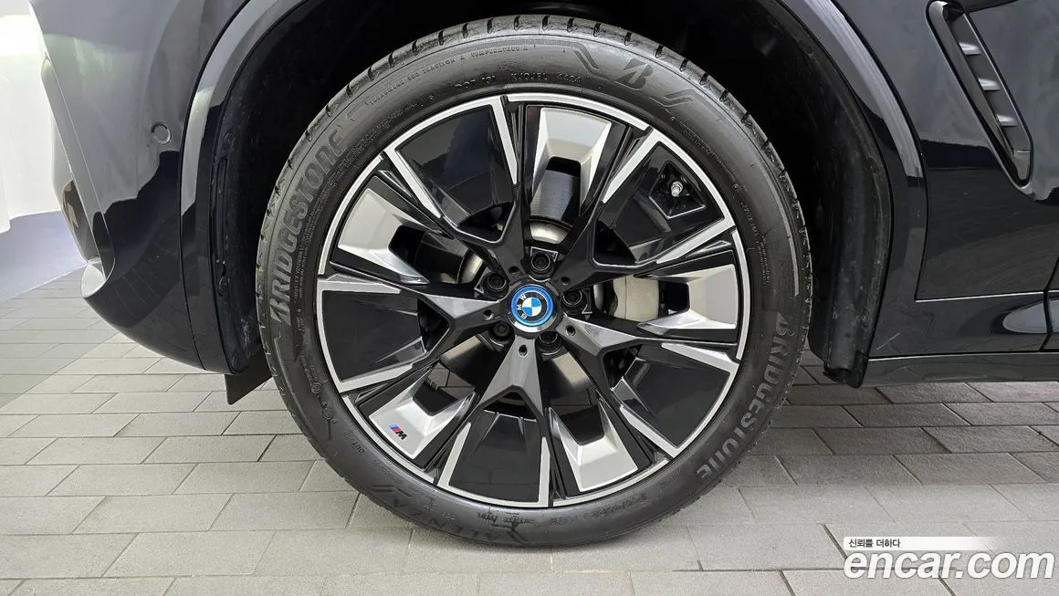 BMW iX3 — фото 10