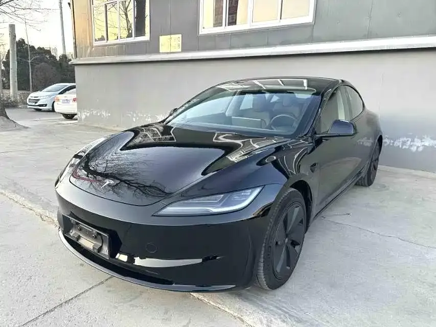 Tesla Model 3 — фото 1