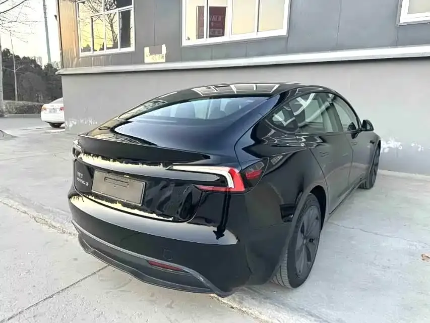 Tesla Model 3 — фото 9