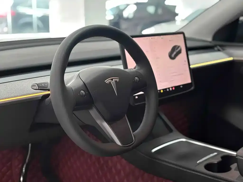 Tesla Model Y — фото 2
