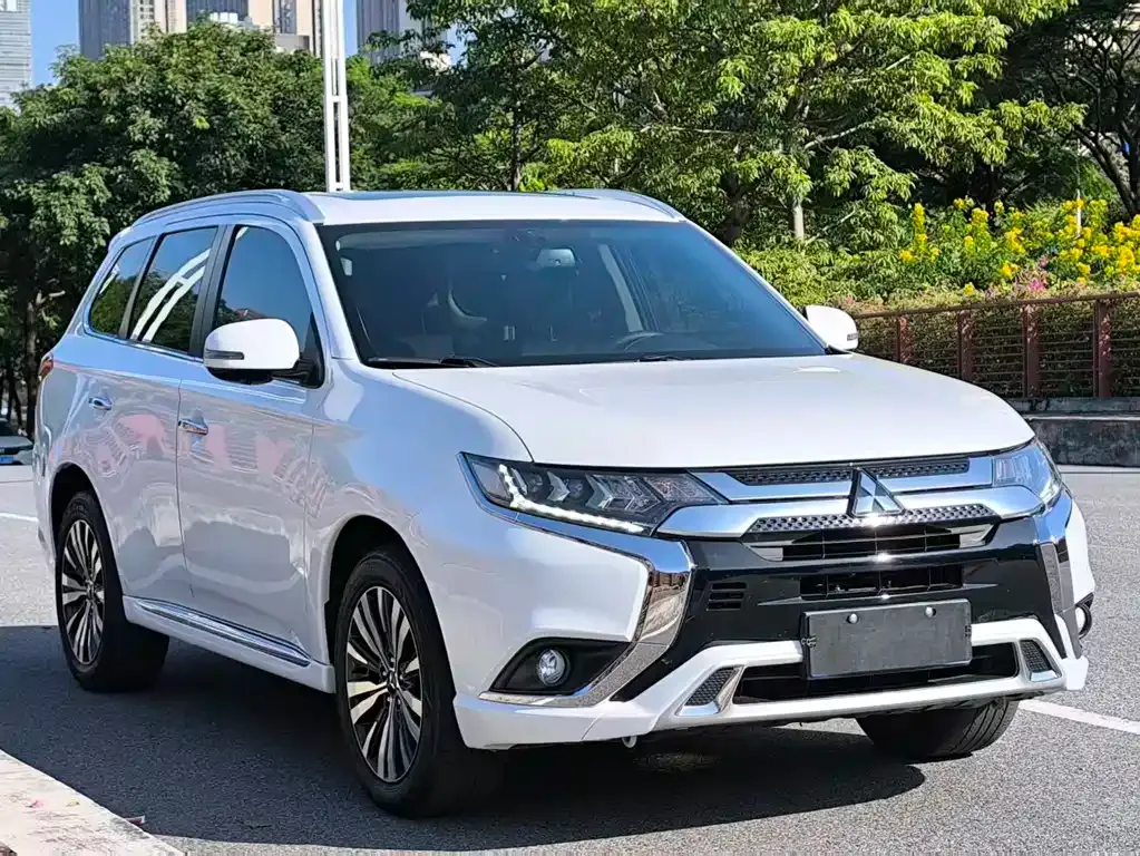 Mitsubishi Outlander — фото 6