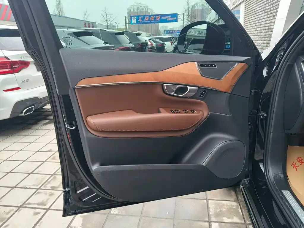 Volvo XC90 — фото 2