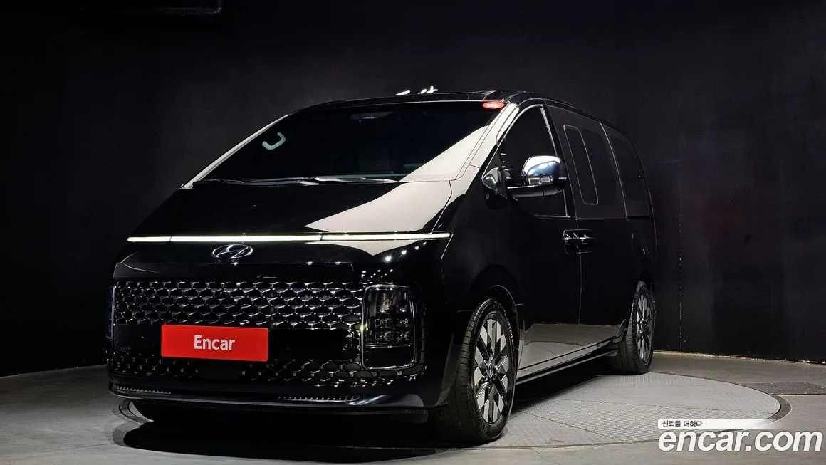 Hyundai Staria Lounge 9-Seater