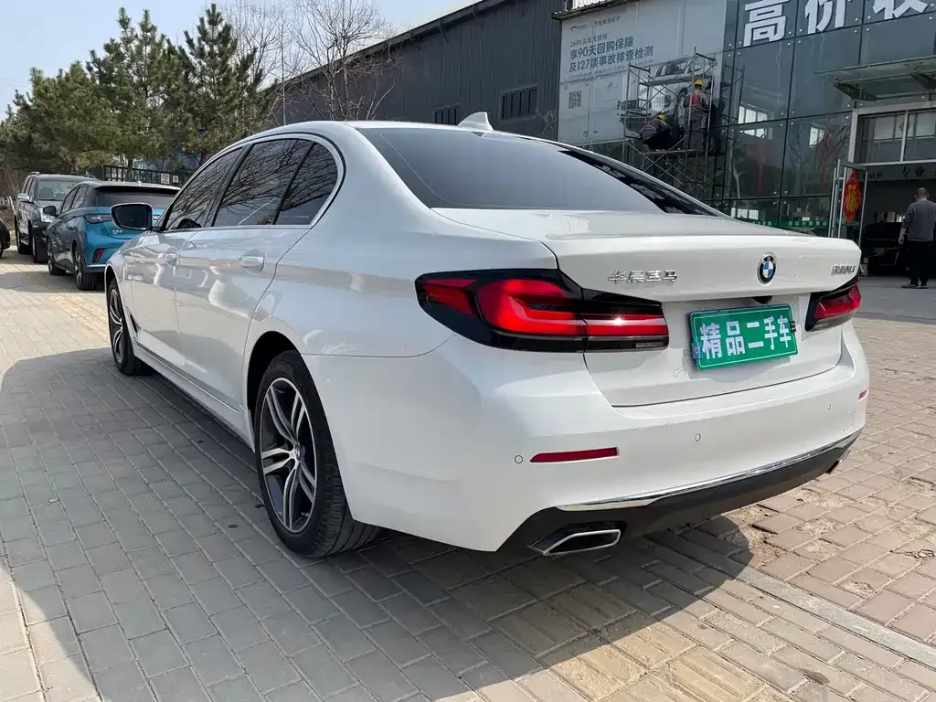 BMW 5 Series — фото 4