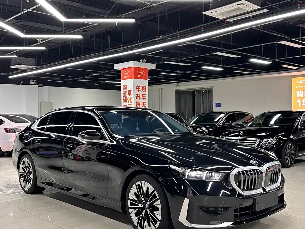 BMW 5 Series — фото 1