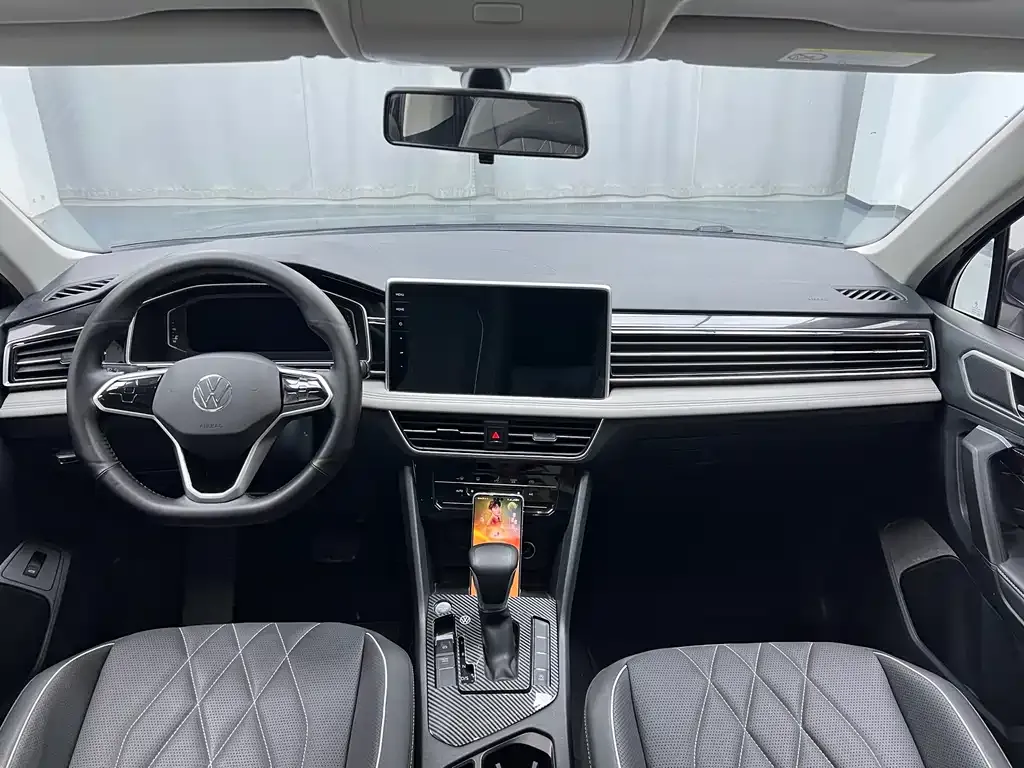 Volkswagen Tiguan L — фото 7