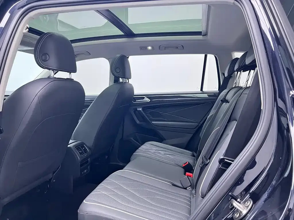 Volkswagen Tiguan L — фото 10