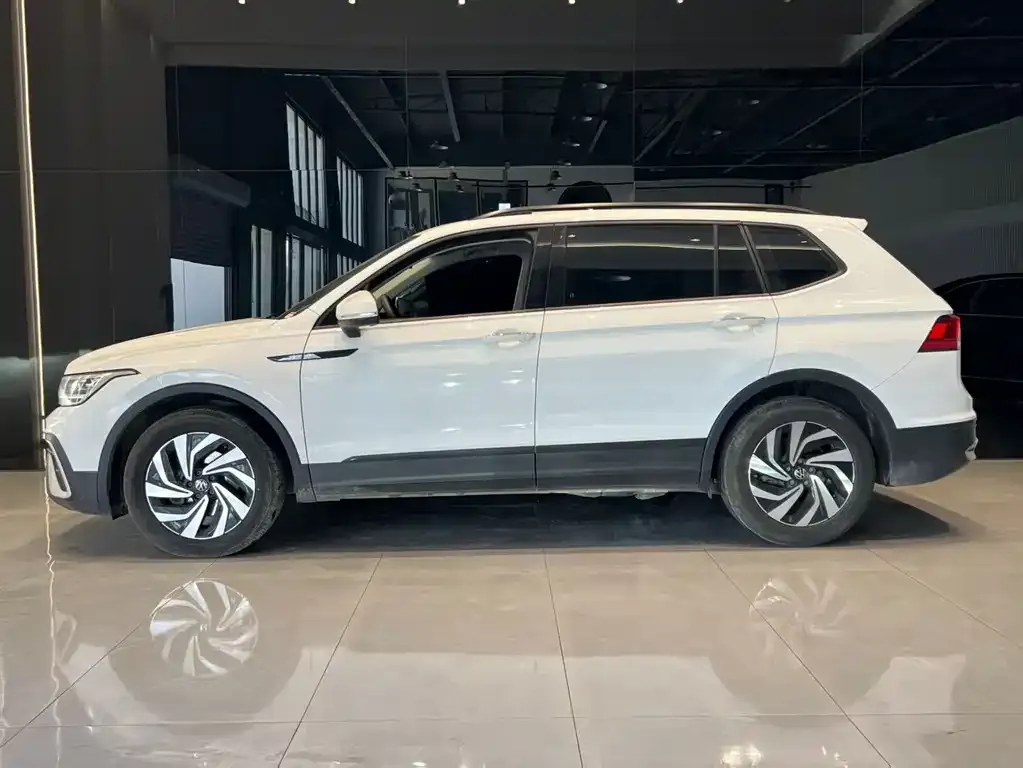 Volkswagen Tiguan L 2022 из CN, фото 2