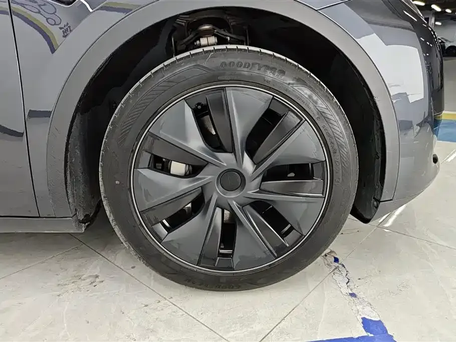 Tesla Model Y — фото 6
