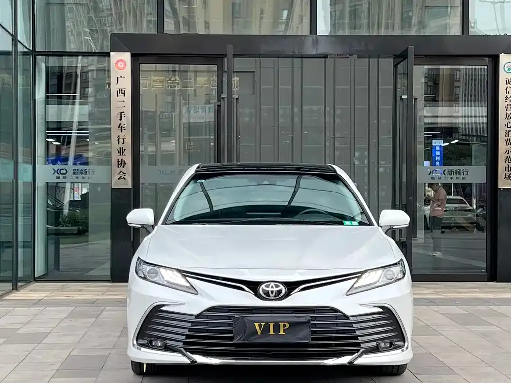 Toyota Camry — фото 9