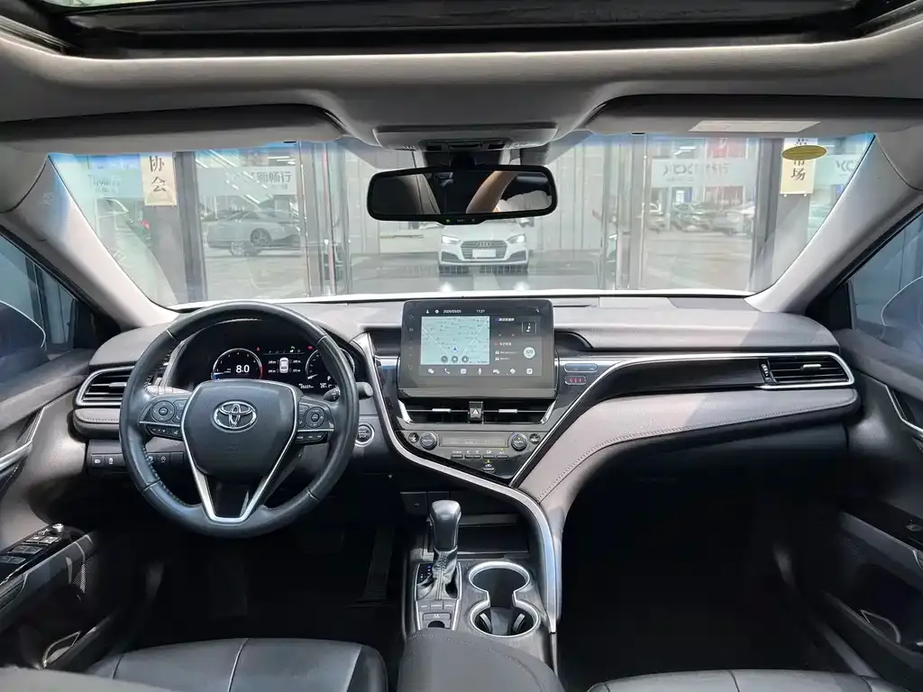 Toyota Camry — фото 8