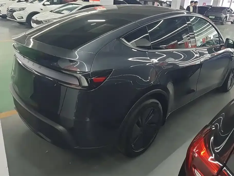 Tesla Model Y — фото 7