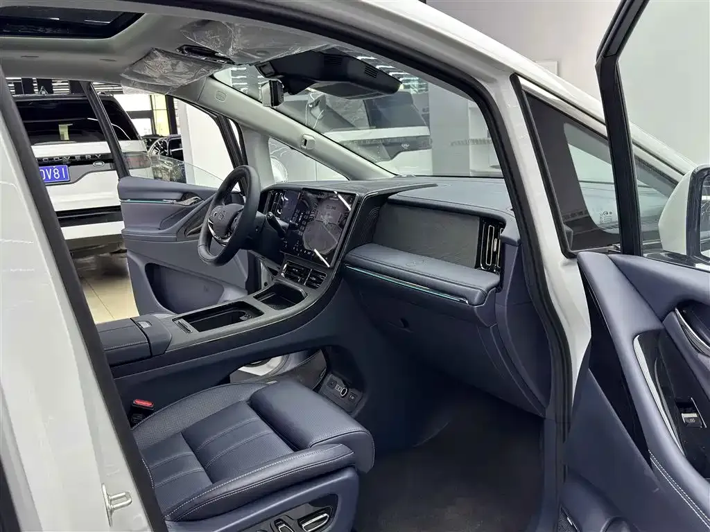 GAC Motor Trumpchi M8 — фото 10