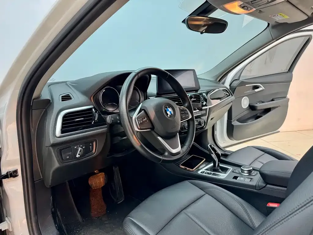 BMW 1 Series 2022 из CN, фото 2