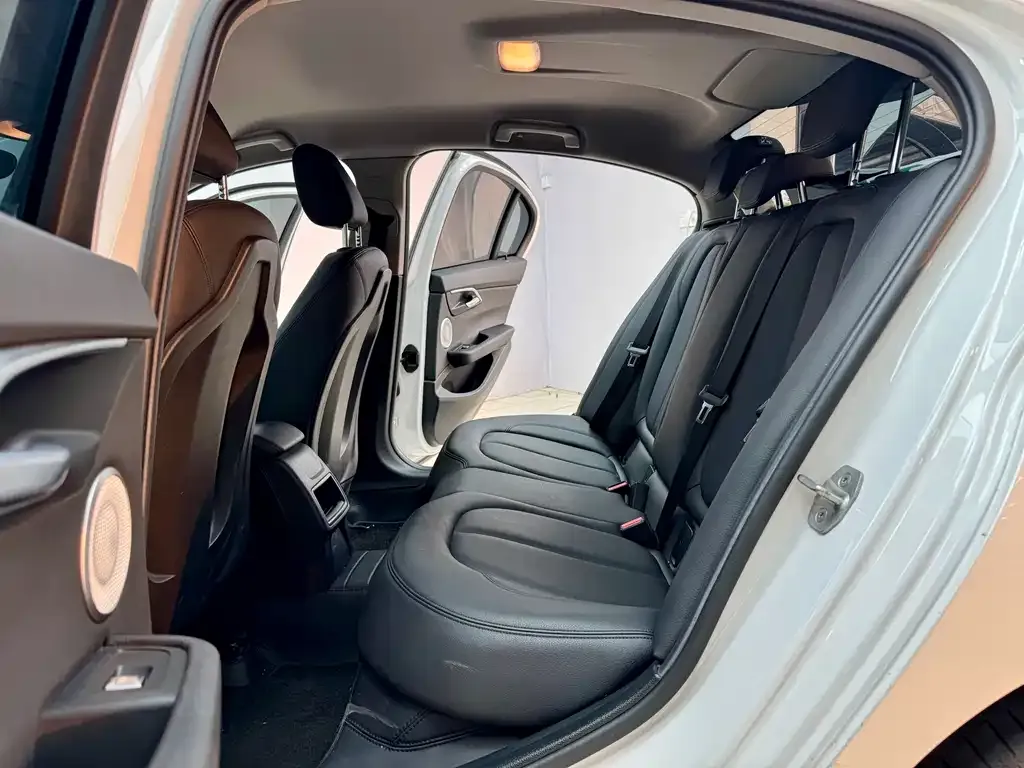 BMW 1 Series 2022 из CN, фото 9