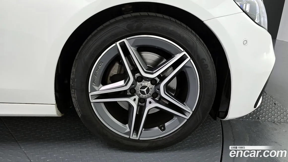 Mercedes-Benz E-Class 2023 из KR, фото 2