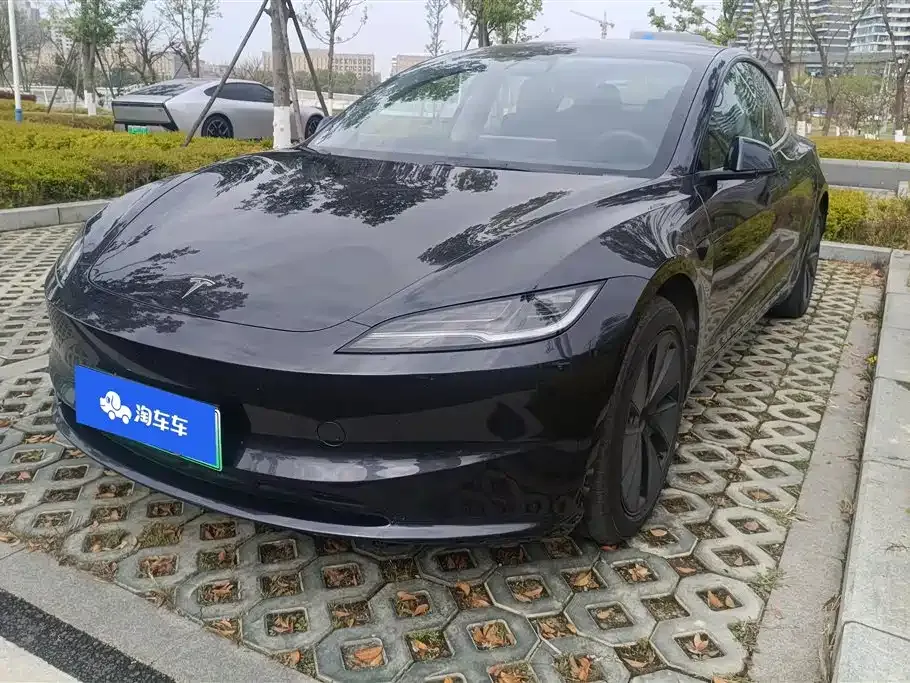 Tesla Model 3 — фото 1