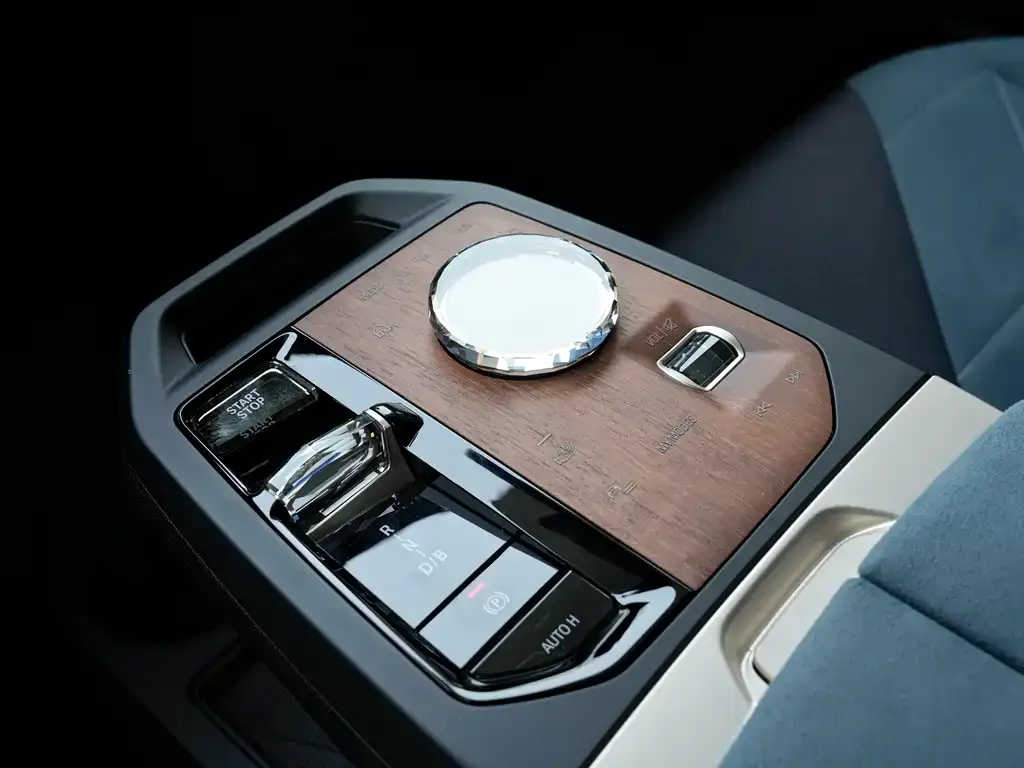 BMW iX 2025 из CN, фото 4
