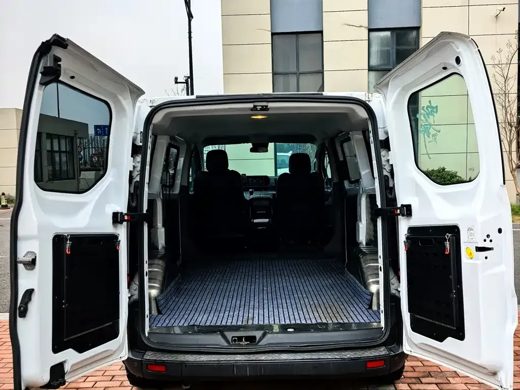 Ford Transit 2023 из CN, фото 3