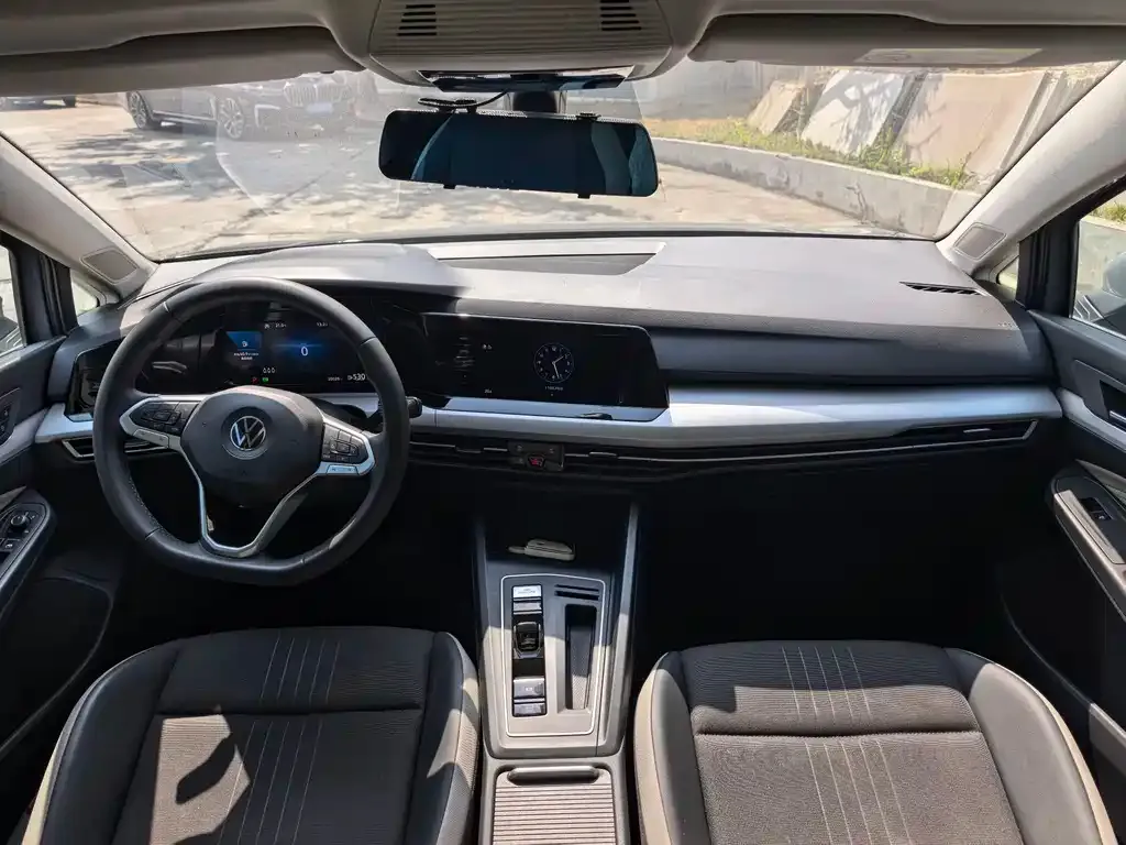 Volkswagen Golf 2023 из CN, фото 7