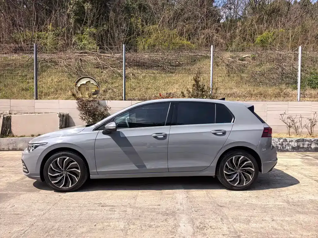 Volkswagen Golf 2023 из CN, фото 10