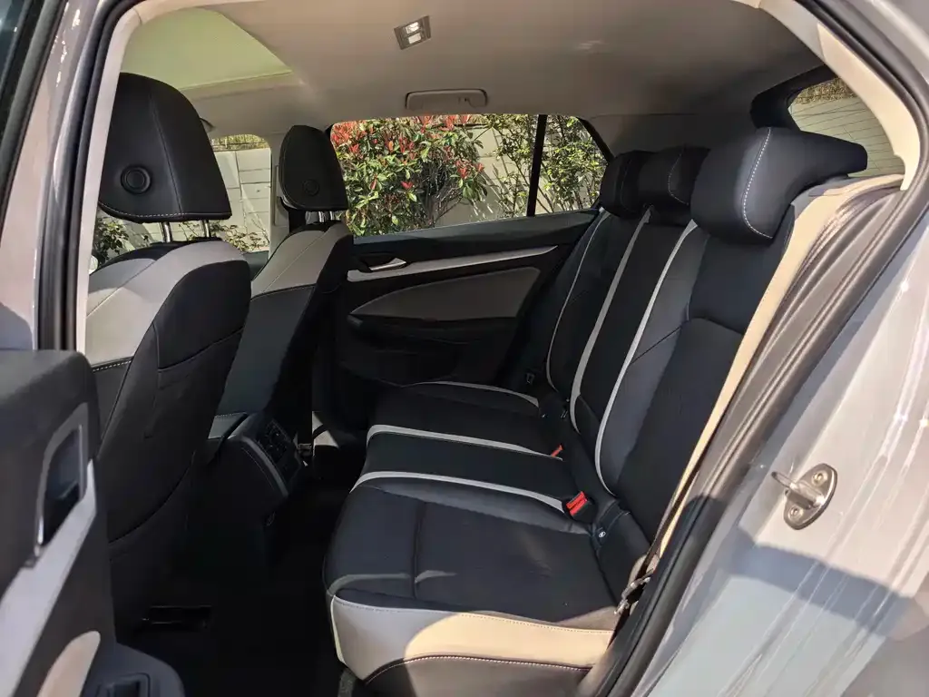 Volkswagen Golf 2023 из CN, фото 4