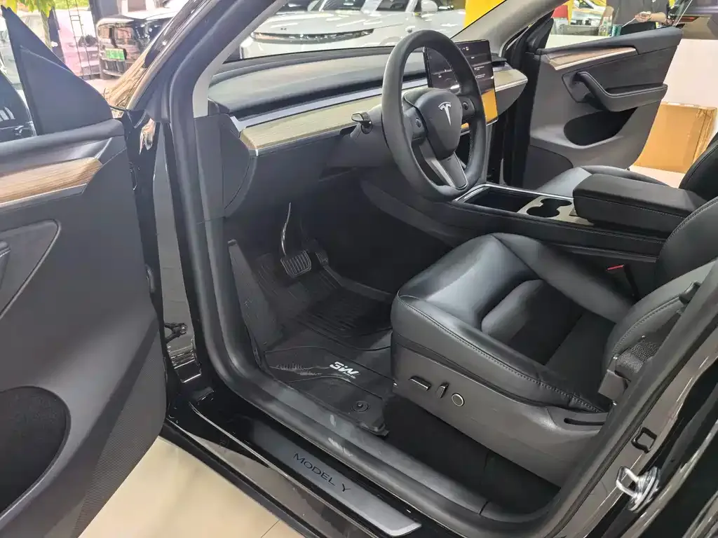 Tesla Model Y — фото 3