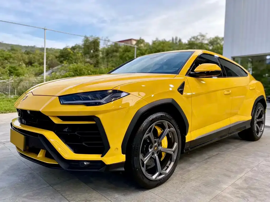 Lamborghini Urus — фото 1