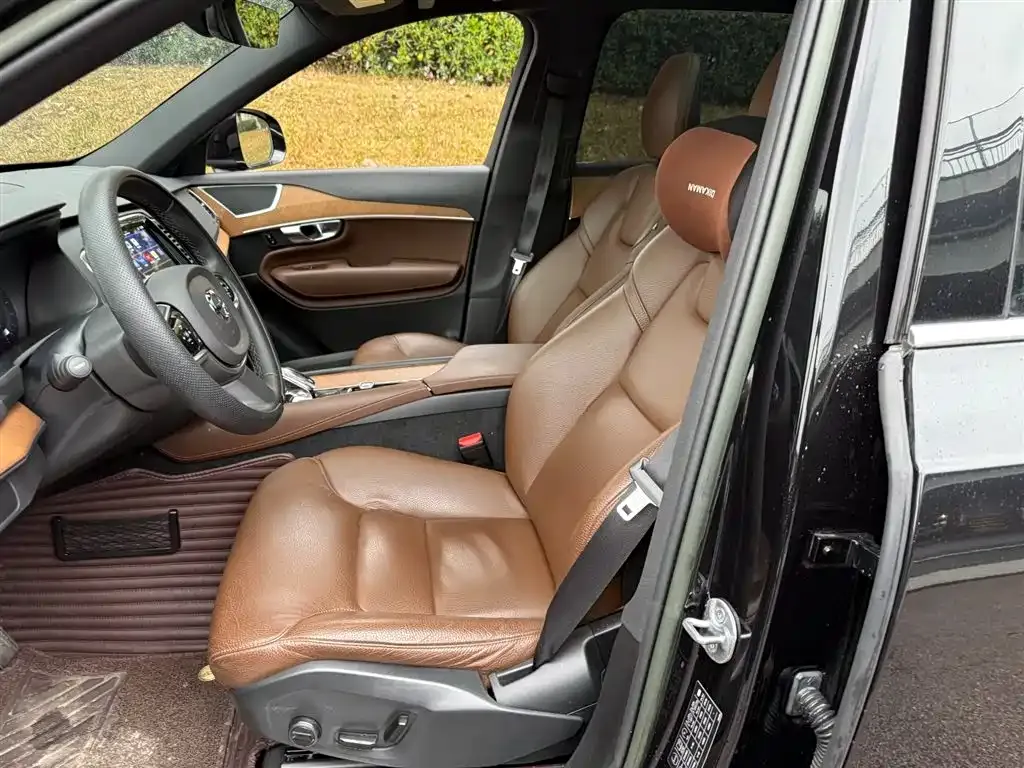 Volvo XC90 — фото 10